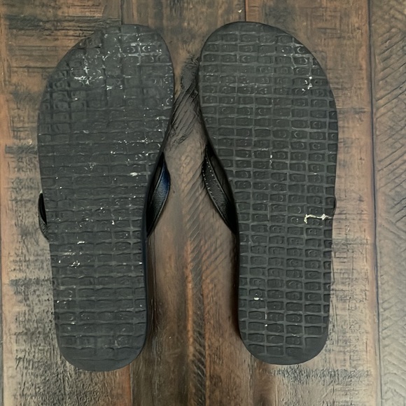 SANUK black flip flops size 6-6.5 (?) GUC - Picture 2 of 11